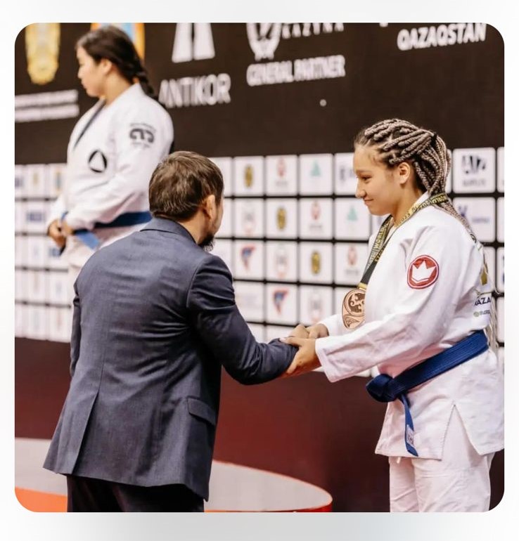 Ученица 11 класса, КГУ ОШ №112 Краснослободцева Аделина , завоевала 3-е место , став бронзовым призером на чемпионате мира по jiu-jitsu.