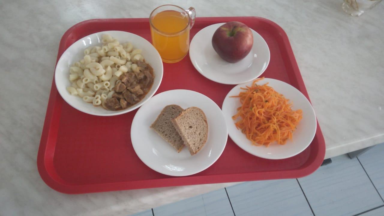 Тегін тамақтануды ұйымдастырудан көрініс.