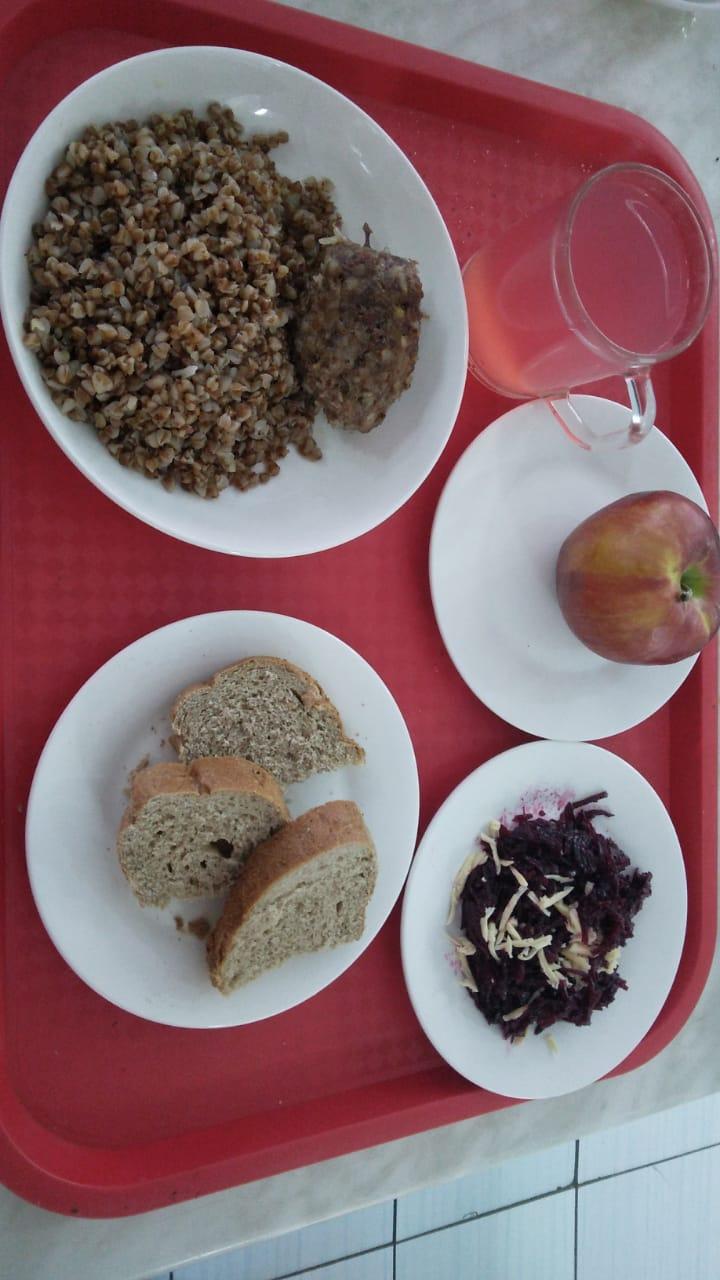 Тегін тамақтануды ұйымдастырудан көрініс.