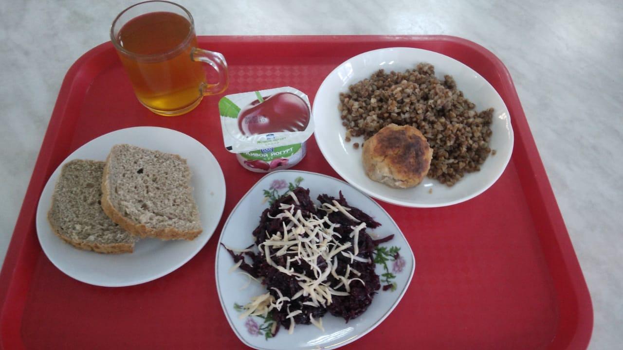 Тегін тамақтануды ұйымдастырудан көрініс.