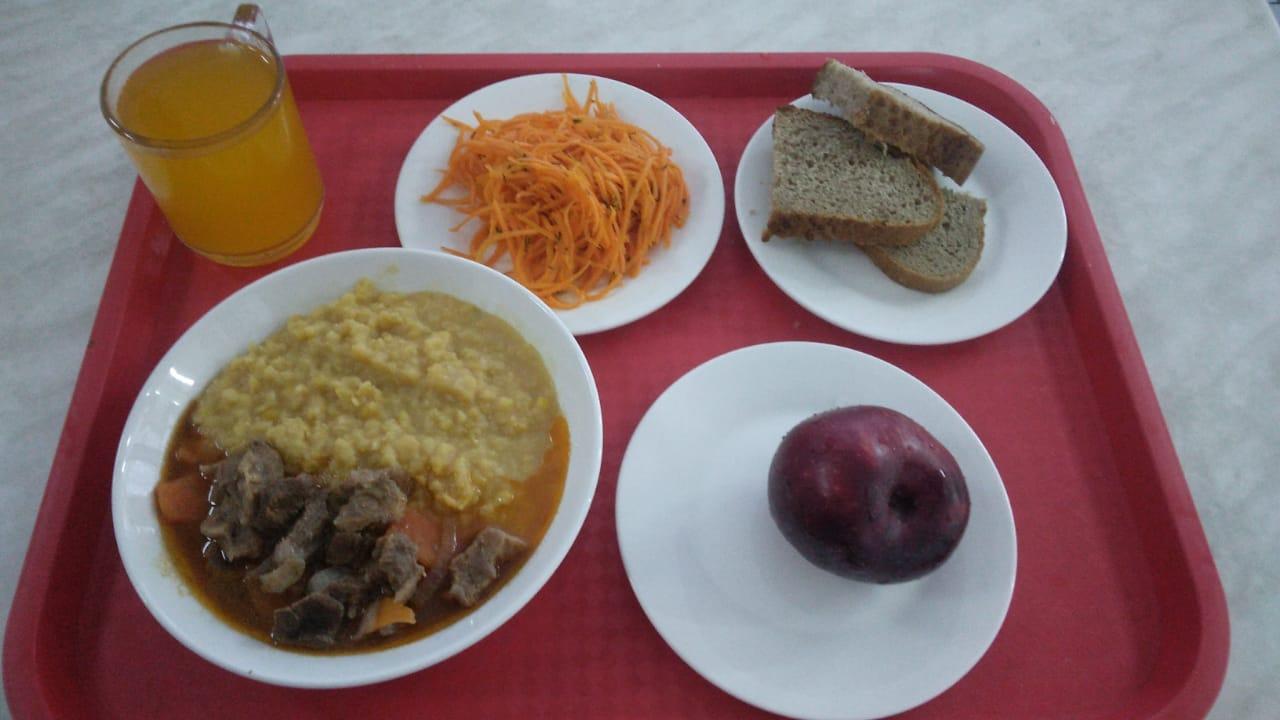 Тегін тамақтануды ұйымдастырудан көрініс.