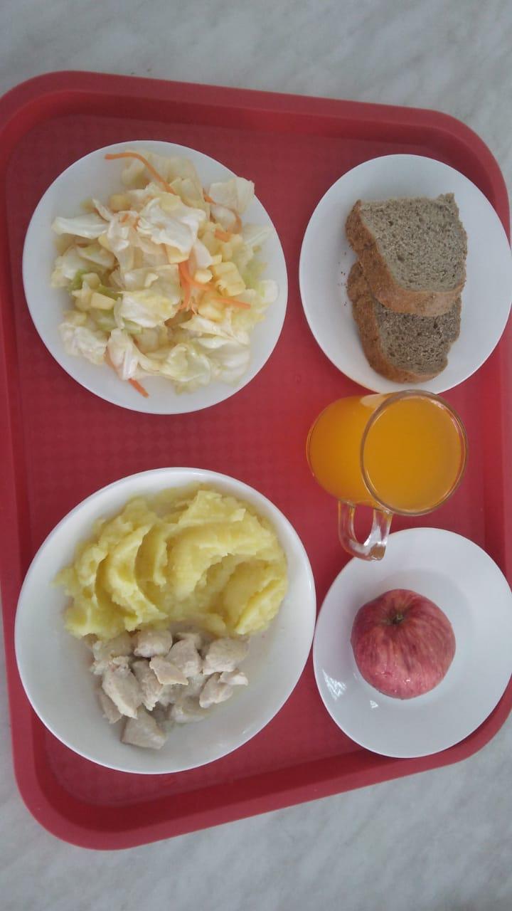 Тегін тамақтануды ұйымдастырудан көрініс.